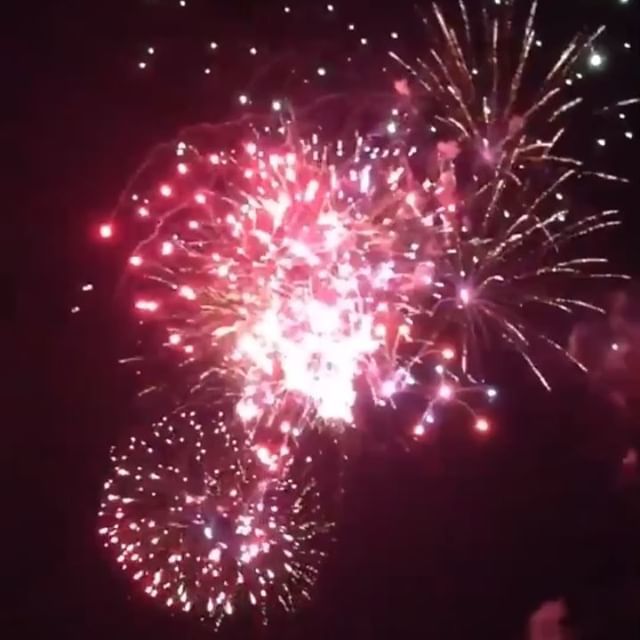 SthbeachSocial's tweet photo. CELEBRATE NEW YEARS EVE @ Southbeach Social 🎆 🏖 💃 $129pp +booking fee FIVE HOURS of food and drinks 🍷 🍻 🥘TWO huge fireworks displays! .
.
.
.
🔎#brewwithaview #wishyouwerebeer #paleale #australiancraftbeer #queensland #cityscape #aussiebeer #beerm… https://t.co/2BrpYsEpf6 https://t.co/jxnsprfcdE