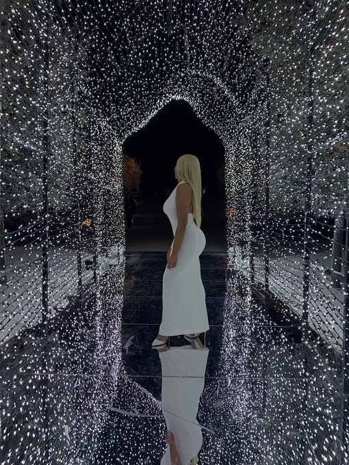 About last night 🎄 https://t.co/XllOfFFnbk