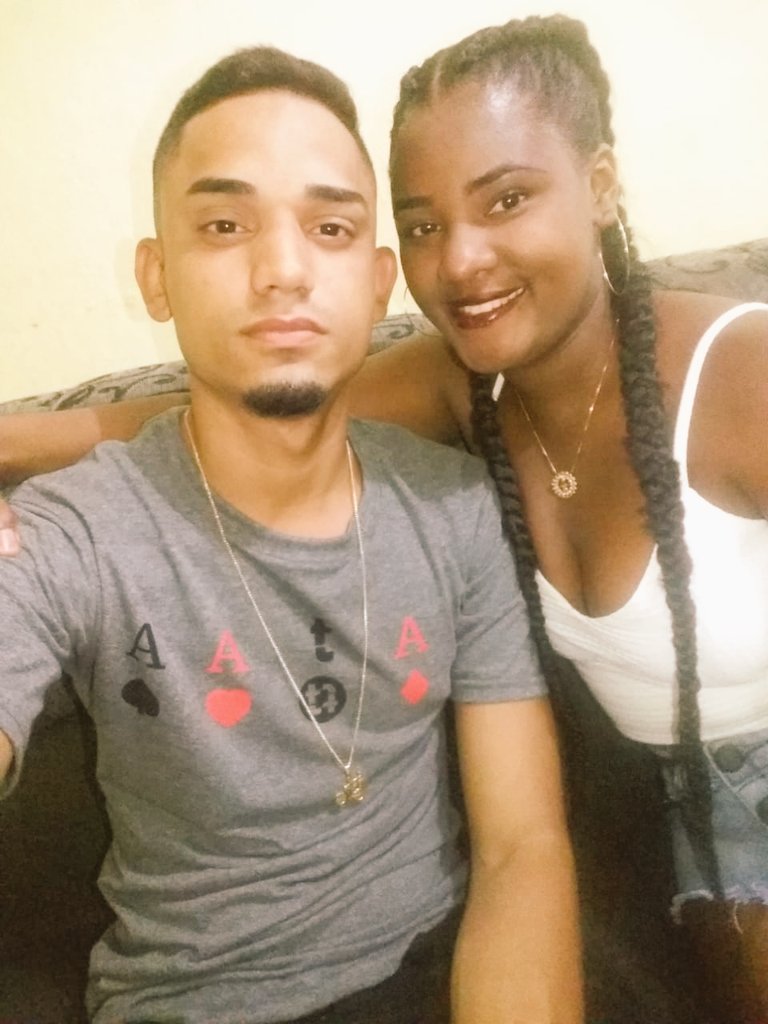 lary_marlon05's tweet photo. Melhor coisa que me aconteceu em 2015 💏e 2018👪 Deus me deu essa família maravilhosa 💙💙👪
#Meushomens https://t.co/Xv4SiJLhl5