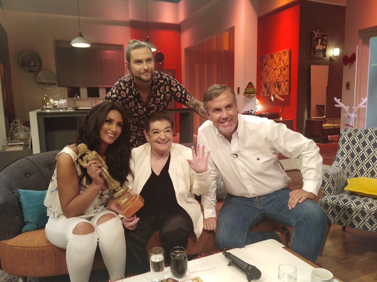 CeciliaLaincomp's tweet photo. Gracias a todos en @LaNocheCHV son increíbles! #nocheincomparable https://t.co/zPUBGKWh3W