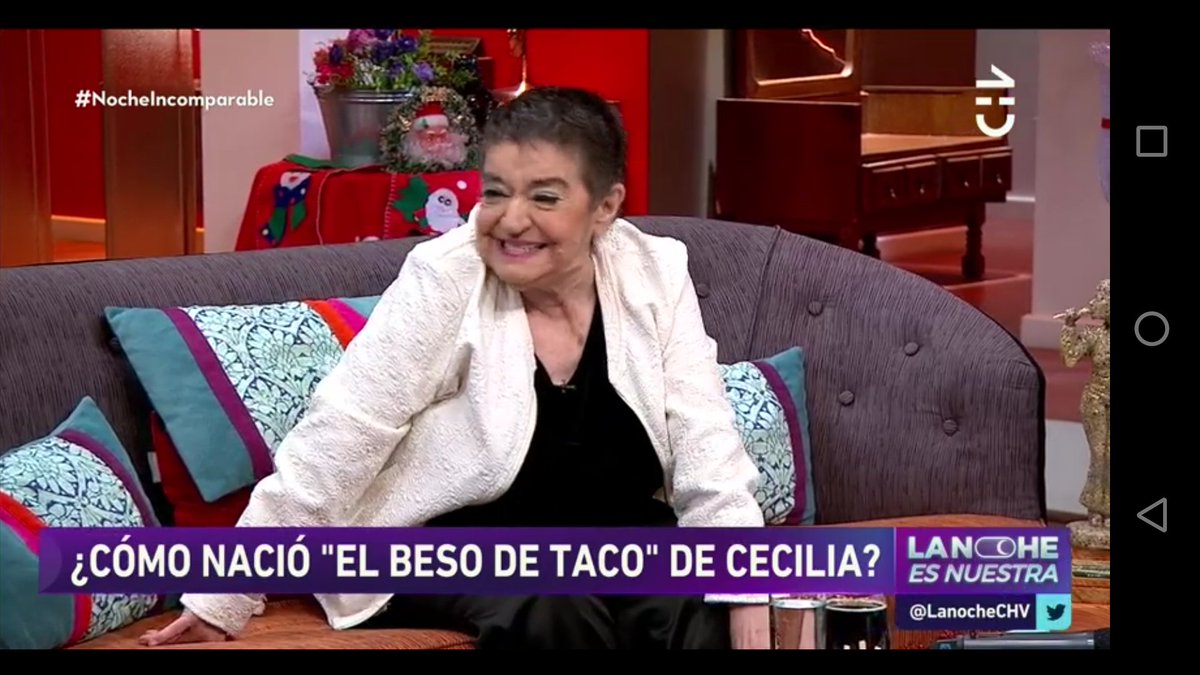 _PedroCuevas_'s tweet photo. #NocheIncomparable junto a @CeciliaLaincomp anécdotas y grata conversación en @LaNocheCHV Gracias!! por éste maravilloso regalo de #Navidad 
Te Queremos Cecilia https://t.co/Mwag6LmXj4