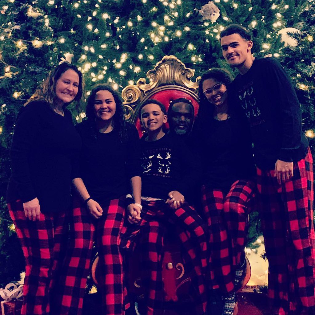 Cyoung321's tweet photo. As this Christmas Day is coming to an end I am so full of joy and love! I love my family and the fact we really enjoy spending time together! I hope every one has had an amazing time celebrating the One that is the reason for the season! #merryCHRISTmas #familytimeisthebesttime https://t.co/igi4Z254f5