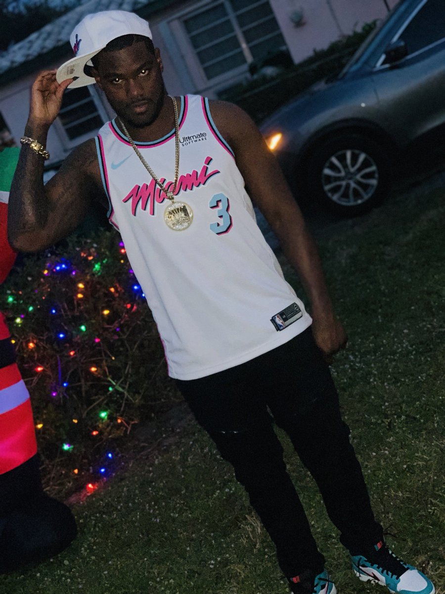 zachdixonjr's tweet image. I see 👀the hate its just like make up🤡 its all over they face🤧💦 #RipMa 🙏🏾 #MerryChristmas 🎄