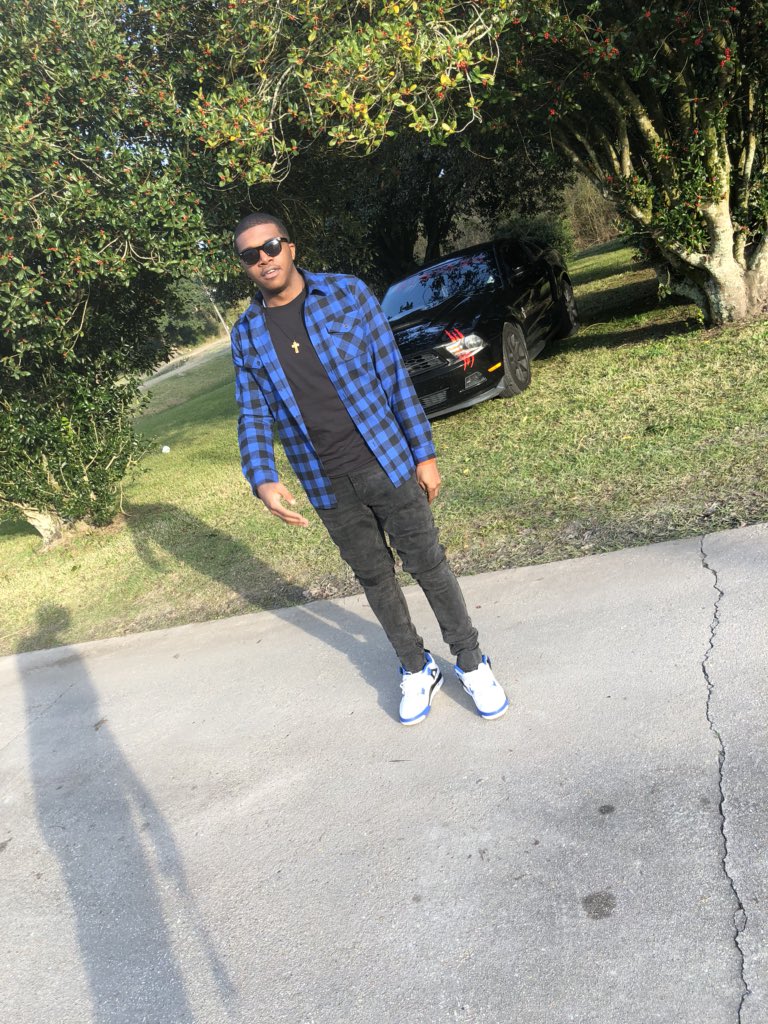 4pkchris3's tweet photo. Merry Christmas 🎁 https://t.co/4bASVY3f6L
