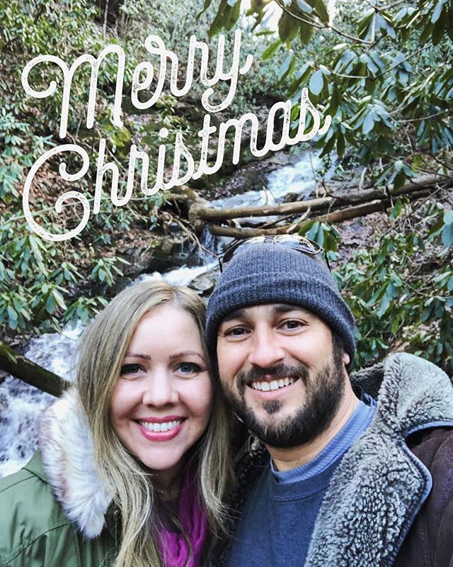 MissLyss216's tweet photo. Wishing you a warm and wonder-filled holiday season!! 🎄❄️🎁 https://t.co/c8rtQljDox https://t.co/pgCHbX1RO1