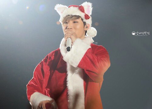 daesungpics's tweet photo. - 358 💛 merry christmas everyone https://t.co/afDP6mFDQP