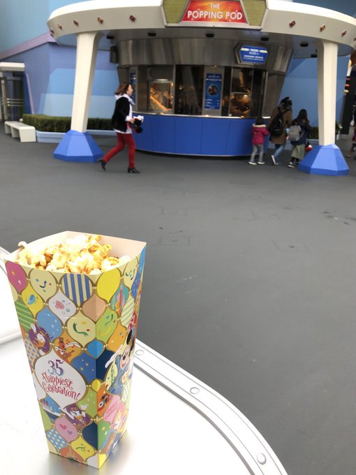 ディズニーランドにポップコーンのコーンポタージュ味が復活 気になるワゴンの場所や味を紹介 ディズニーの輪