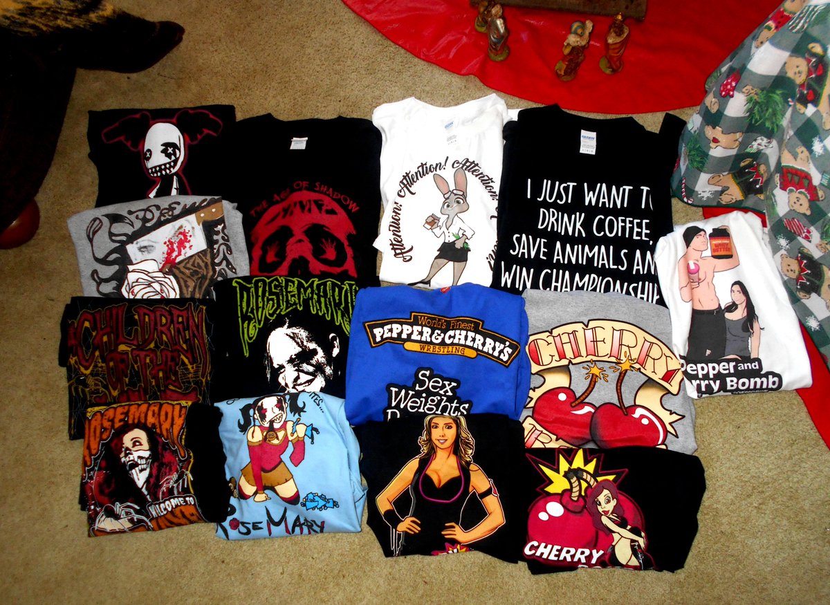 Karma_Kills_836's tweet photo. It really was a @DemonxBunny Christmas today lol So as u can guess We are a Happy Hivling :) @WeAreRosemary @AllieImpact @CherryBSlayer @BraxtonSutter #HiveIsFamily #SoulLessSlayerSquad #WantTakeHave #SexWeightsProtienShakes #Soon https://t.co/gvcEQa9IbT