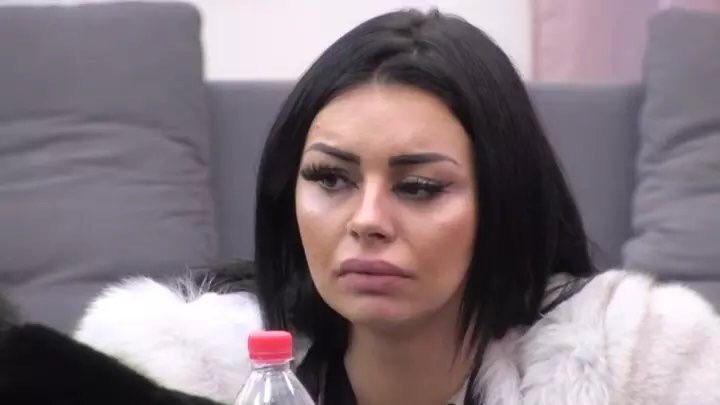 Ceca kad upilji u Karly
