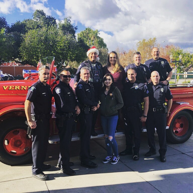 LaVernePD's tweet photo. We wish you a happy, safe, healthy and Merry Christmas! Thank you to all who are working today, keeping La Verne safe. #SafetyCommunityService #lvpd #communitypolicing #christmas #lvpoa #dispatch #lvfd #laverne https://t.co/esh5svNSvi