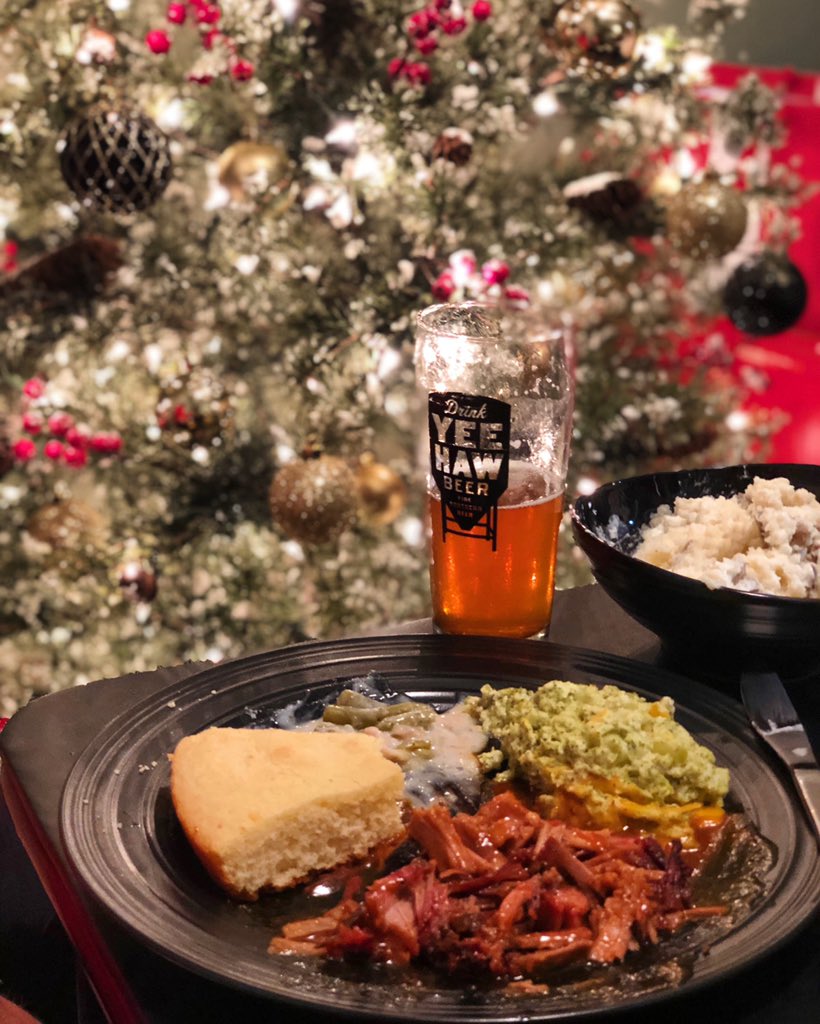 _AshForrest's tweet image. The Forrests has an amazing Christmas in Jacksonville 🖤 #ChristmasDinner #YeehawBrewing