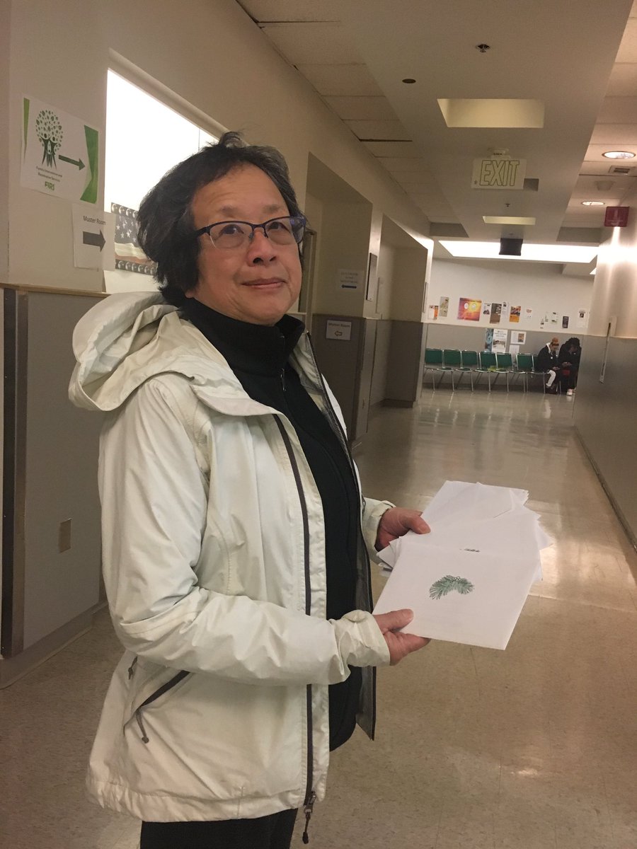nnyjcoalition's tweet photo. No New Jim Crow Coalition and Raging Grannies dropped off cards for 47 youth spending their Christmas in jail and families of color in lobby waiting

We need to do better to dismantle the school to prison pipeline 

#NoNewYouthJail #MerryChrismas @kcexec @KCCouncil @KingCountyWA https://t.co/eRasZlSXMk