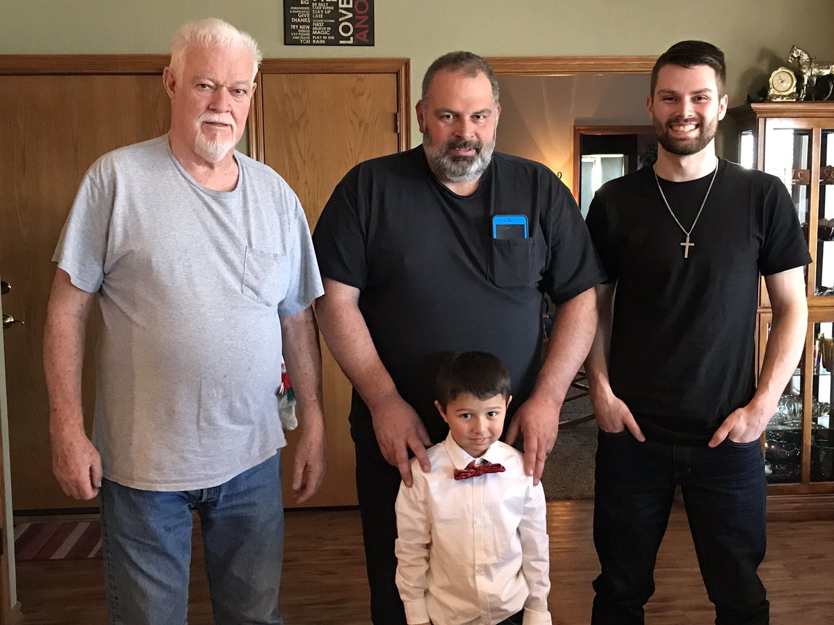 conqueringjeff's tweet photo. My Christmas present: FAMILY TIME

4 generations. 
A stud of a nephew. 
The best aunt, who has been like another mom to me. 
Grandparents that have taught me how to live life the right way. 
Handy-woman Peyton. 
My parents that are there for me no matter what. 
My father and sis https://t.co/DCz0KmITY7