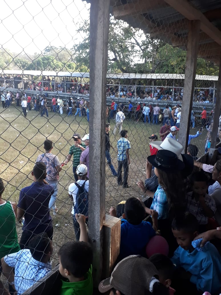 canaltn8's tweet photo. #Nicaragua🇳🇮| Este 25 de diciembre se llevó a cabo el último día de las Fiestas Patronales 🐎 en #Lovago 

#NavidadEnSolDeLibertad
#NicaraguaLindaEnFamilia https://t.co/ep6YaCiFX3