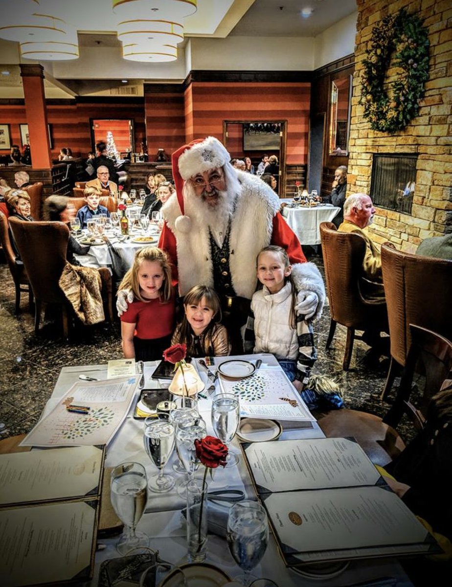 PortersStkHouse's tweet photo. Look who stopped by! 🎅🏽

Merry Christmas from Porter’s Steakhouse! 🎄 https://t.co/WqpT0u8YDS