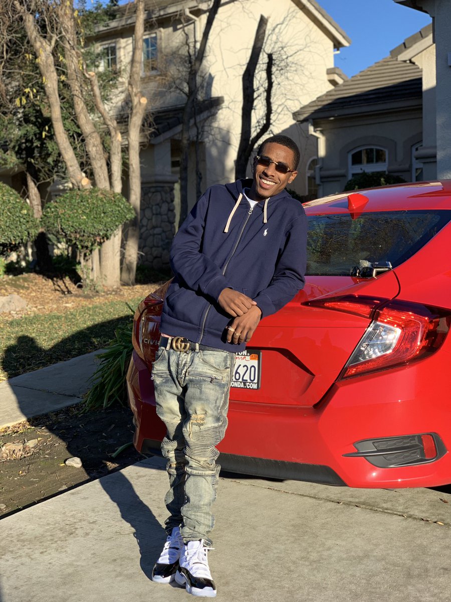 MalTalkMoney's tweet photo. Niggas hatin cause they fucked up and I’m bandt tf up and buffed up 🦍 https://t.co/L2OD7ok5td