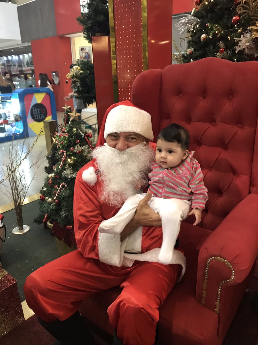 interactclubcba's tweet photo. El 20 y 21 de la semana pasada estuvimos intercambiando una foto con Papá Noel por un alimento no perecedero, para donar a dos merenderos. Hoy, les deseamos feliz Navidad, y agradecemos a todos quienes colaboraron con un alimento.
¡Felices Fiestas!
#caridad #solidaridad #rotary https://t.co/ODh1c7kM8d