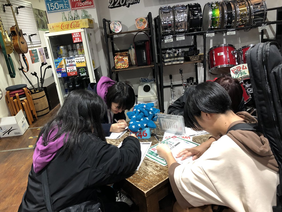 GUAMA_jpn's tweet photo. みんな勉強してる… https://t.co/6zk06Qs33G