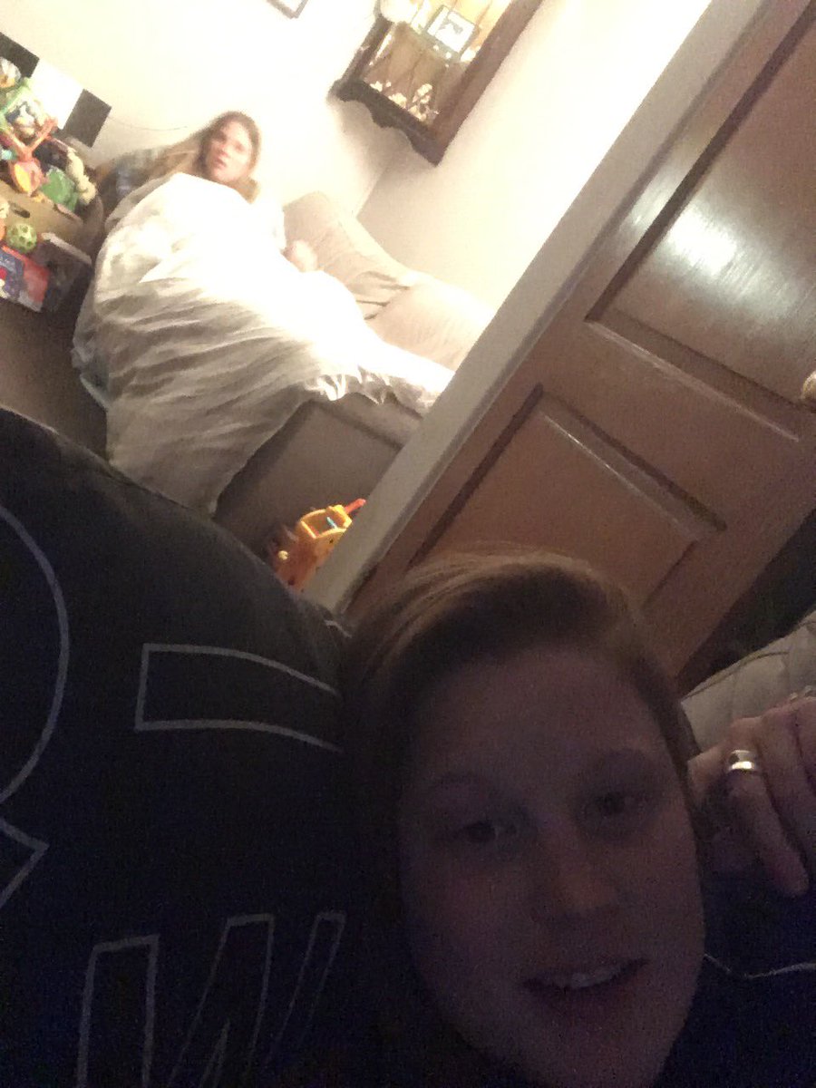 Lannerz93's tweet image. Christmas is like a 3-day long sleepover with my bigger, much uglier sister! 😝 with late nights and early wake ups from the fam!  @ChloeMarie91  #xmassleepingarrangements #sofasurfers