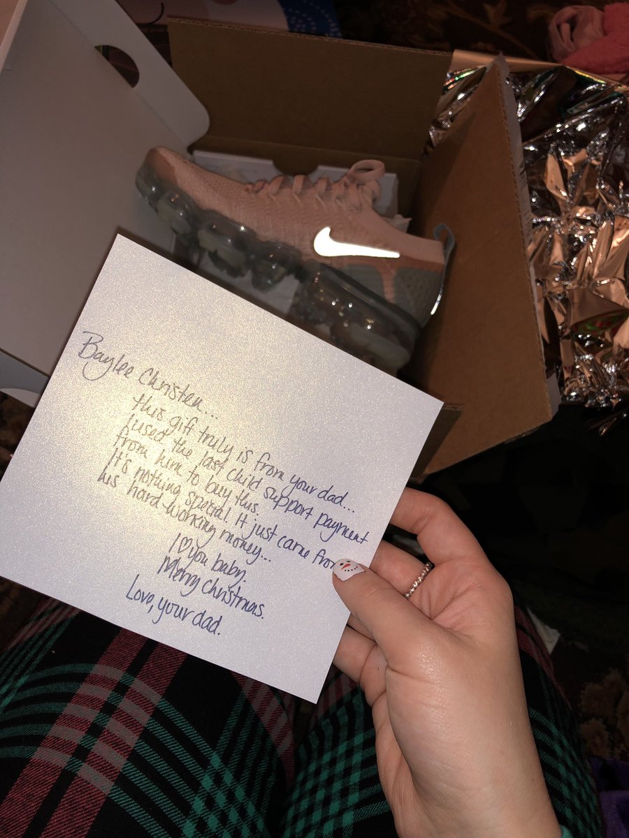 bayleechristen's tweet photo. My dad passed exactly a month ago today and my mom gave me this😭😭😭😭♥️♥️ https://t.co/XzucIvSRbK