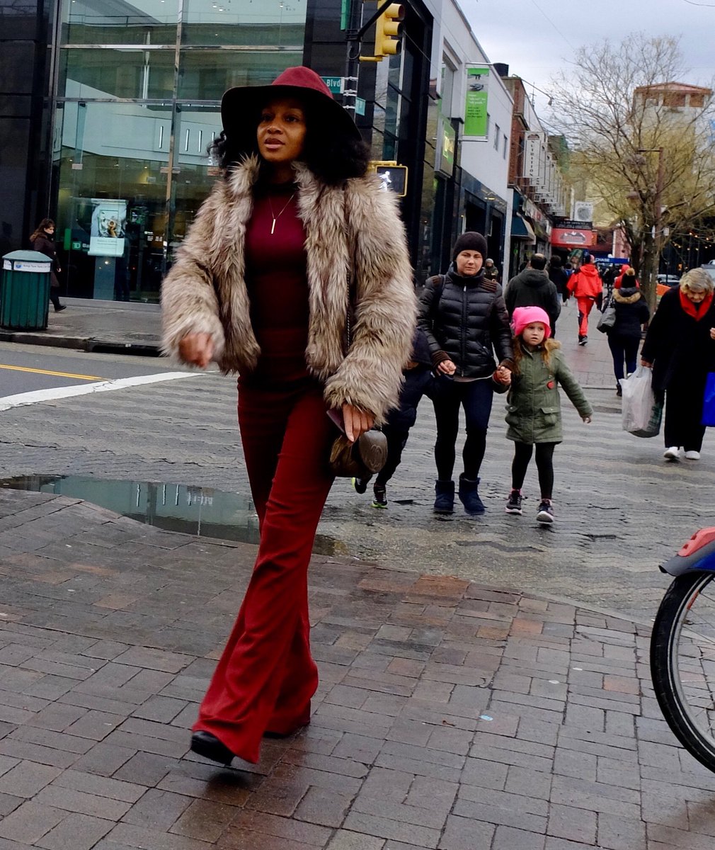 wlhiatt's tweet photo. #Astoria, #Queens, #NewYork <~> #photography #streetphotography #SPiCollective @StreetPhotoInt https://t.co/D6Q56BMJEx