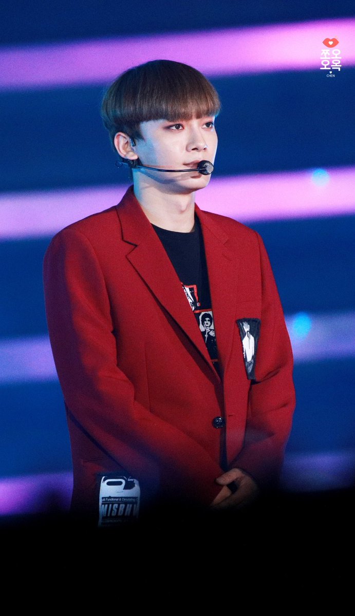 chen9209210921's tweet photo. 181225 가요대전 
#첸 #종대 #chen #엑소 #어디에도_없을_완벽한_EXO #weareoneEXO #EXO https://t.co/Ox8bNQlMsh