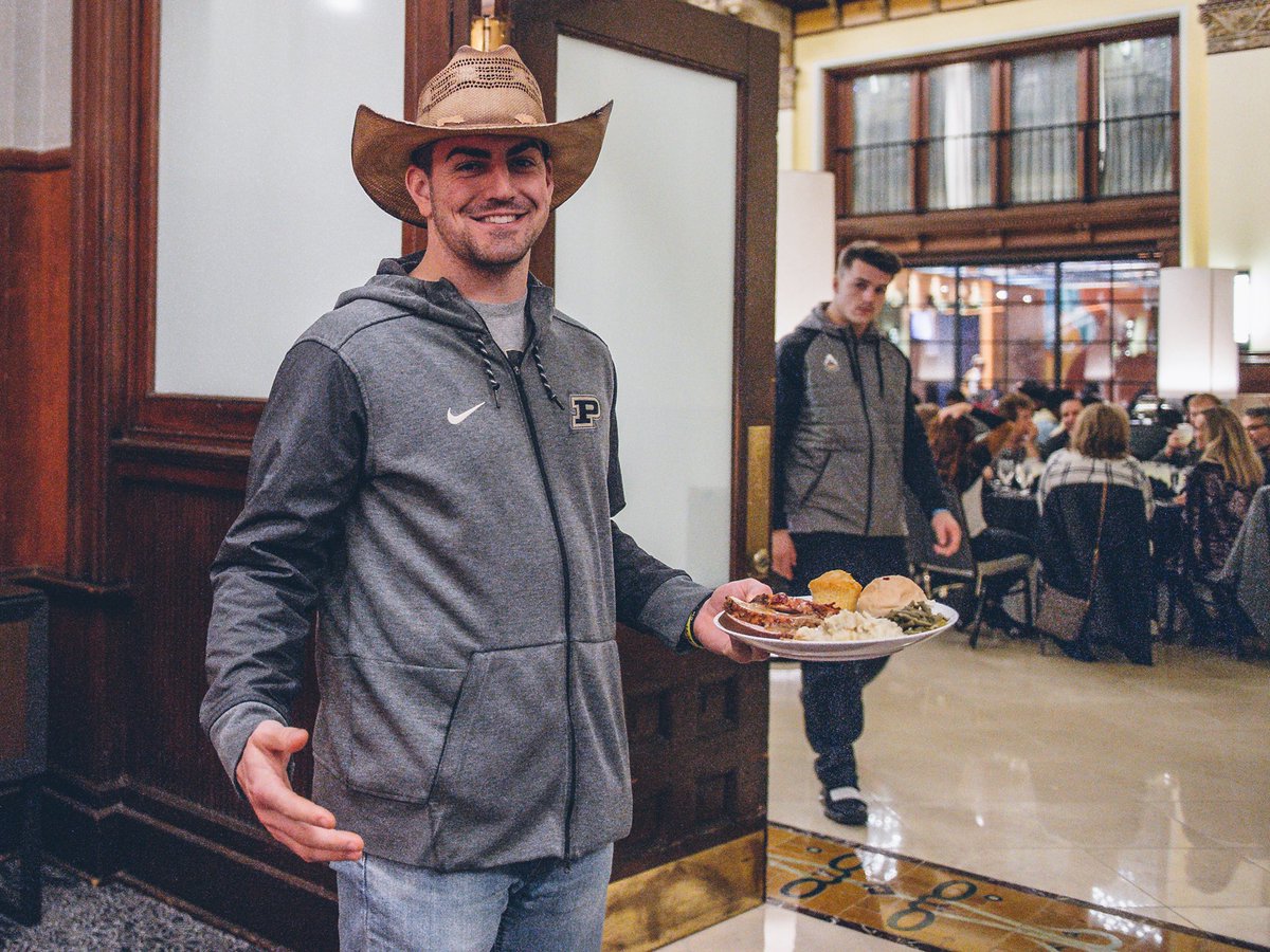 BoilerFootball's tweet photo. The Boilermaker Family feasted tonight at the Union Station Hotel 🙌 

#BoilerUp 🚂 #LetsPlayFootball https://t.co/lOXGVO7RxM