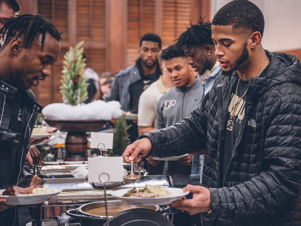 BoilerFootball's tweet photo. The Boilermaker Family feasted tonight at the Union Station Hotel 🙌 

#BoilerUp 🚂 #LetsPlayFootball https://t.co/lOXGVO7RxM