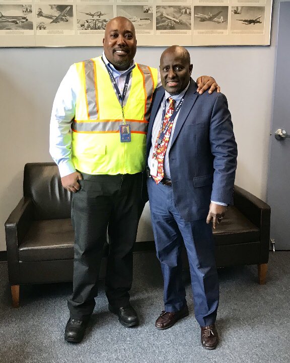 AlphaDiallo315's tweet photo. United employees at Dulles came together as a family to enjoy the wonderful Christmas meal and sharing one of our most important times of the year! @weareunited #UnitedForTheHolidays @OmarIdris707 @susannesworld @HendyGeorge @rich_kushner https://t.co/oAMD6Z4sYQ