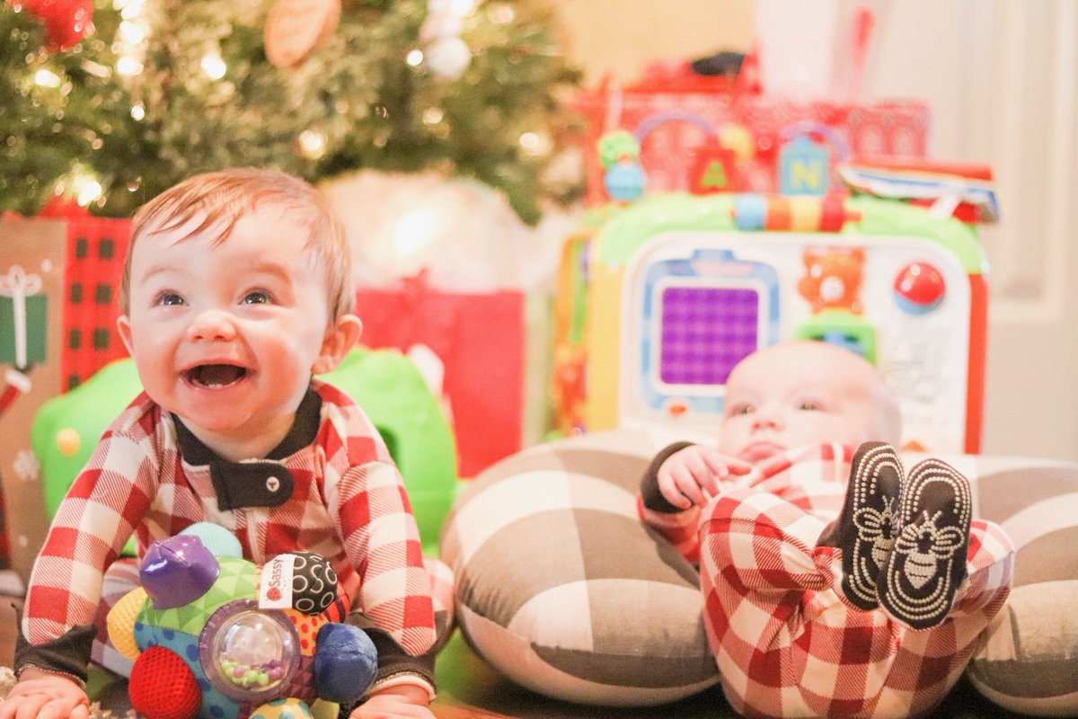 AleanaRowe's tweet photo. Merry Christmas 🎄🎁 https://t.co/6OIE1GMmIz