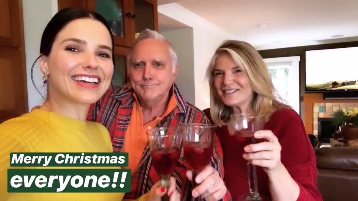 bestofbush's tweet photo. Merry Christmas everyone! ❤️ https://t.co/hq9N2I8fFm