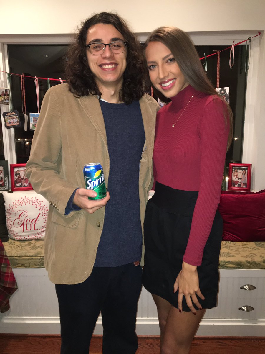 drakeday99's tweet photo. Only thing that could top a @sprite at the Ong Christmas party is a Sprite cranberry. Merry Christmas from the Sprite family #sponsor #crisp https://t.co/fm0T2Kd9Qc