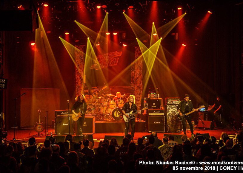 MonkeyBars3's tweet photo. Merry Christmas and Happy New Year  + a safe 2019 to all the Cone-heads special shout out to #steve Harris &amp; #Britishlion #heatfest for and memorable close to 2018 https://t.co/1aeHvtzW79