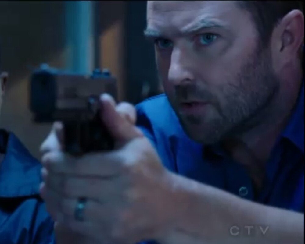 leninha_rabelo_'s tweet photo. Ainnnnnnn  Eu  já estou morrendo de saudade do meu 
Agente Especial Kurt Weller 💗 esposo da dona Jane Doe no momento toda trabalhada de Remi 💗❤💗❤💗❤😍😍😍😍😍😍
Vem 11 de janeiro🙏
#Blindspot https://t.co/cVbc1DE4t0