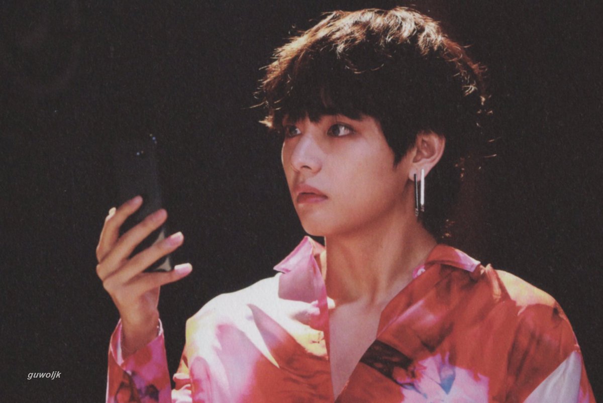 guwoljk's tweet photo. (SCAN) 
오,늘 전시회 도록 https://t.co/Ae4Q2WAXV6