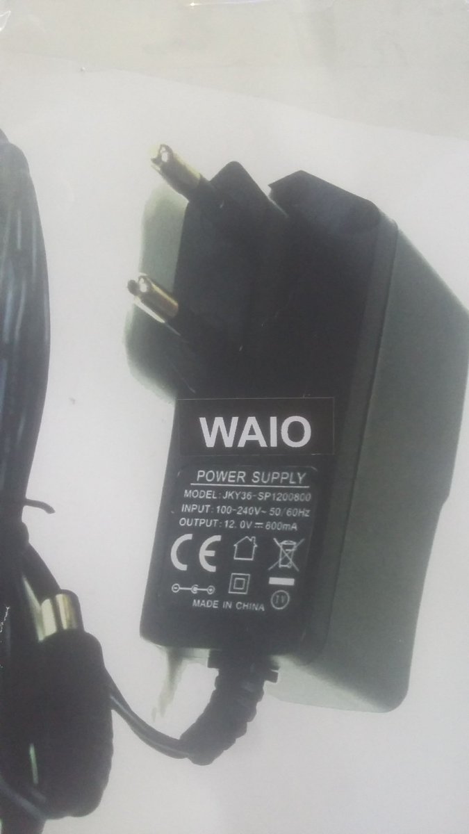 WAÌO adaptòr 12 volt 800 ma