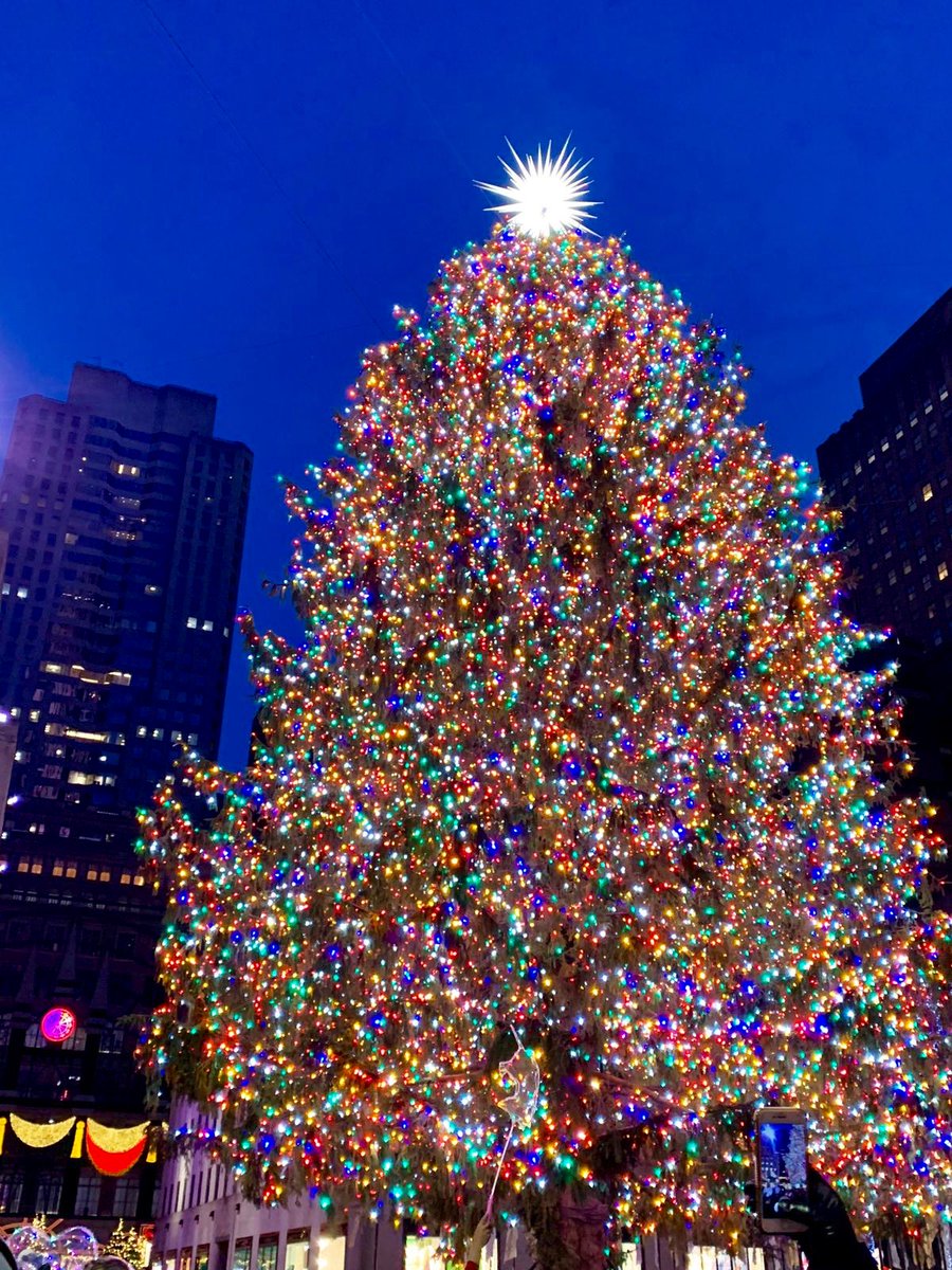 rupali_kalra's tweet image. Feliz Navidad!! #MerryChirstmas #ChristmasDay2018 #rockefellercentertreelighting #nyc