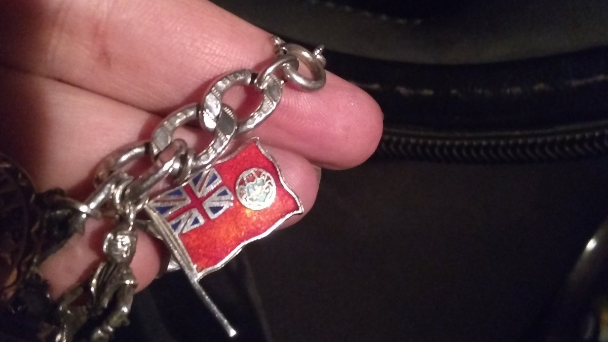 RestQueen's tweet image. Several years after Gaveston’s death, Edward formed a close relationship with another favorite and aide, Hugh Despenser. How close? Walker pointed to the annalist of Newenham Abbey in Devon in 1326, who called Edward and Despenser “the king and his husband,”