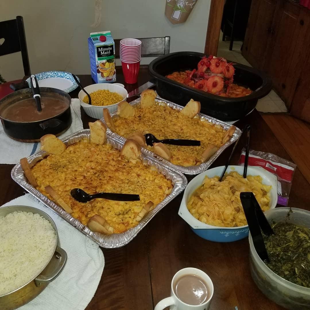 ChefWill43's tweet photo. Christmas Dinner: Lobster Baked Mac and Cheese with Homemade Crostinis, Collard Greens, Cabbage, White Rice, Ham with Carrots, Onions and Potatoes, Corn and Haitian Saucepa Beans! #ChefWill #FoodPorn #MyPassionIsFood https://t.co/0peNKwVjUt
