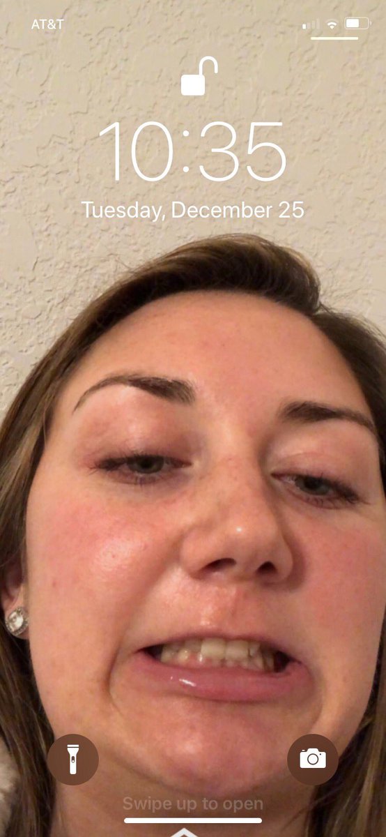 HannahGreen31's tweet photo. My screensaver vs. Clay’s https://t.co/umAzMaVQbL