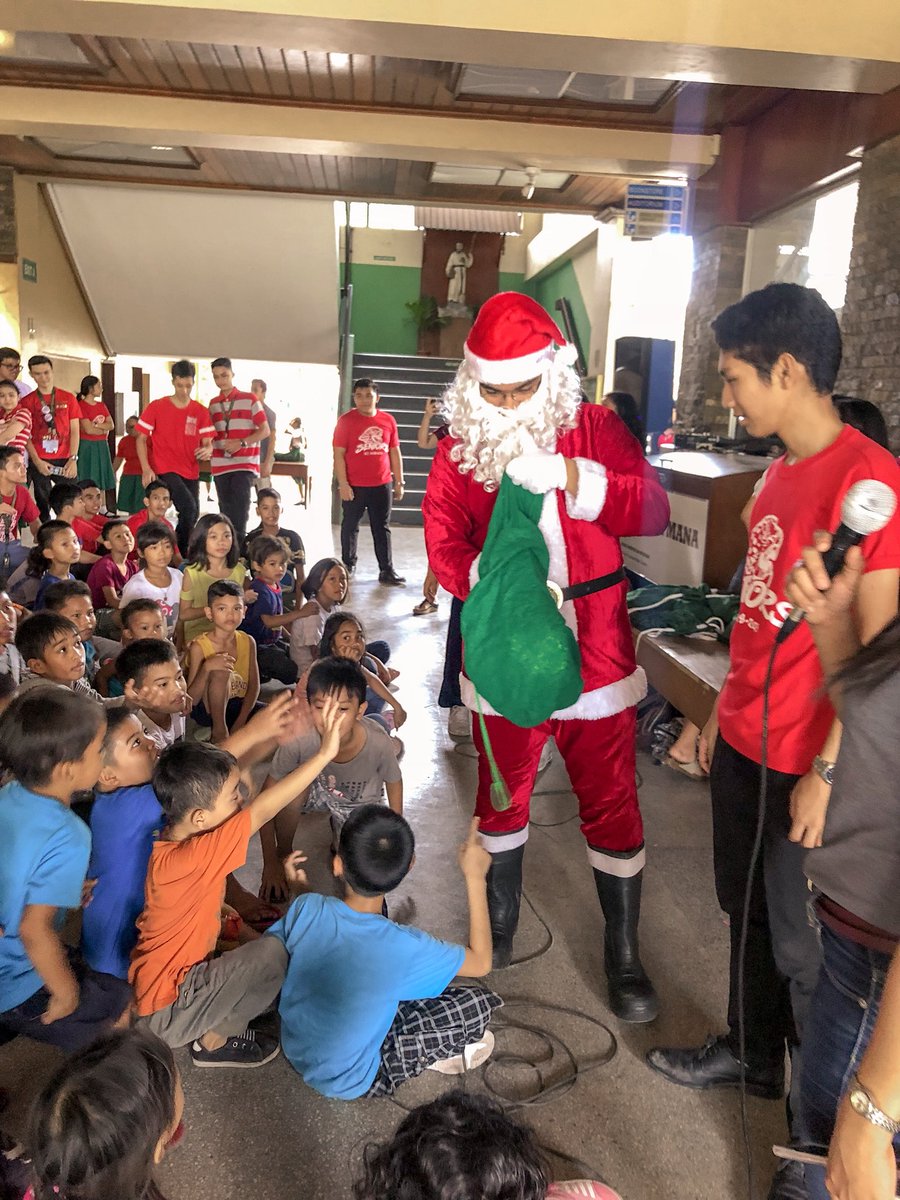 usjrjhscc's tweet photo. “The light in a child’s eyes is all it takes to make Christmas a magical time of the year” MERRY CHRISTMAS EVERYONE!🎄💚 12•15•18
#AdelanteClubCouncil https://t.co/ZFx7aeImLb