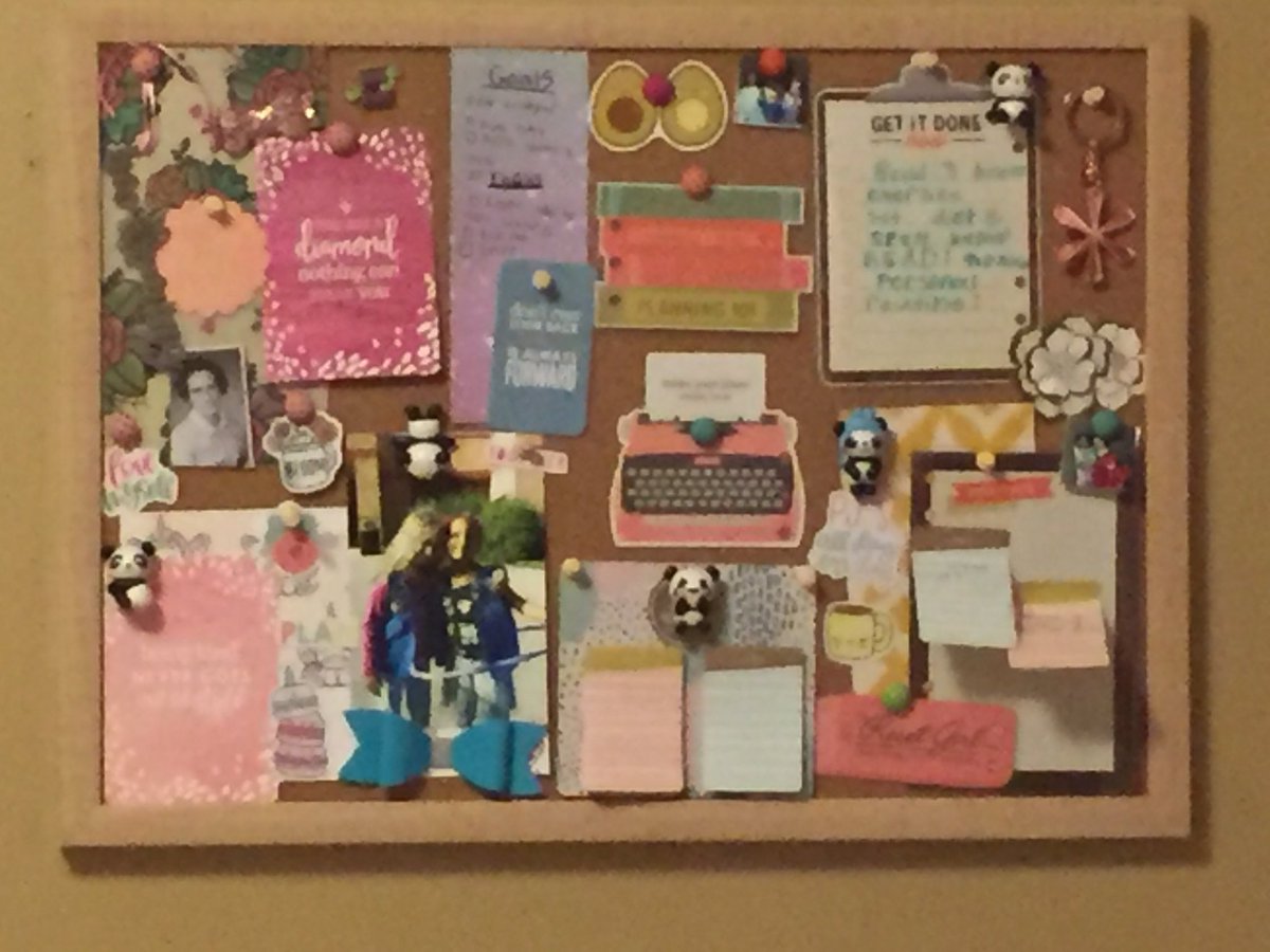 GirlRaavi's tweet photo. Merry Christmas.This inspiration board was inspired by @ingridnilsen after watching her videos. I was determined to make my own board and get inspired for 2019 #erincondren #kidswhoplan #corkboards #ingridnilson #aka1908 #skadreaming #aka https://t.co/E1au3gMVXT