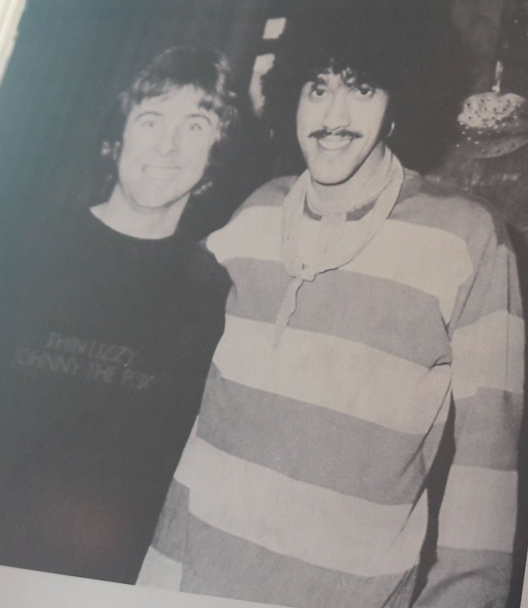 Por último...algunas perlitas de su relación con la escena musical. Fotito con un tal Elton. Y con su gran amigo Phil Lynott, líder de Thin Lizzy y asiduo concurrente a Loftus Road para ver al 10 del QPR.