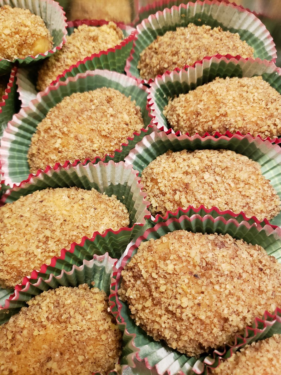 phyllofiles's tweet photo. Melomakarona - the ultimate Christmas cookie. Hard to resist one or (two) last sweet holiday treats. Merry Christmas!! 🇬🇷🎄#melomakarona #finikia #recipegoals #greece #kalaxristougenna #thebestchristmascookies #honey #walnuts https://t.co/cEuf4eLFQU