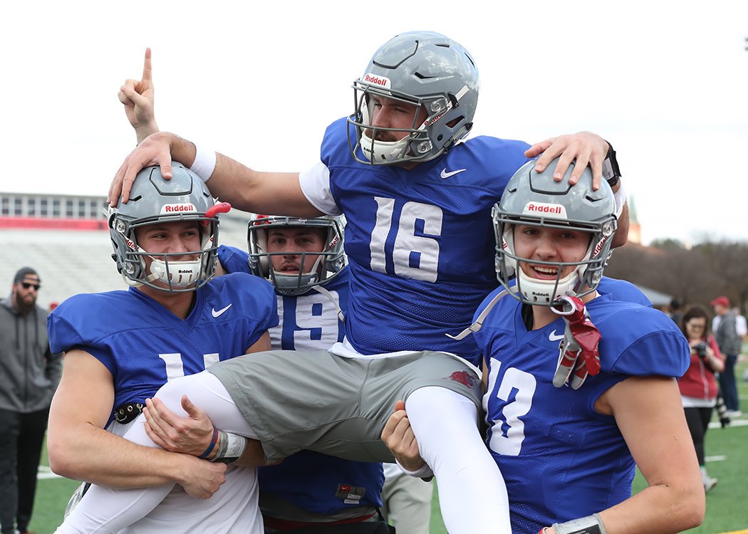 GDSportsPhotos's tweet photo. @WSUCougFB gearing up for the #valeroalamobowl, #Day2Practice in the books...#GoCougs๐พ๐ #BeatIowaState #ChristmasPractice #JoinTheHunt @WSUCougars @COUG_Equipment @CougarAthFund https://t.co/vY2ooqJLY5