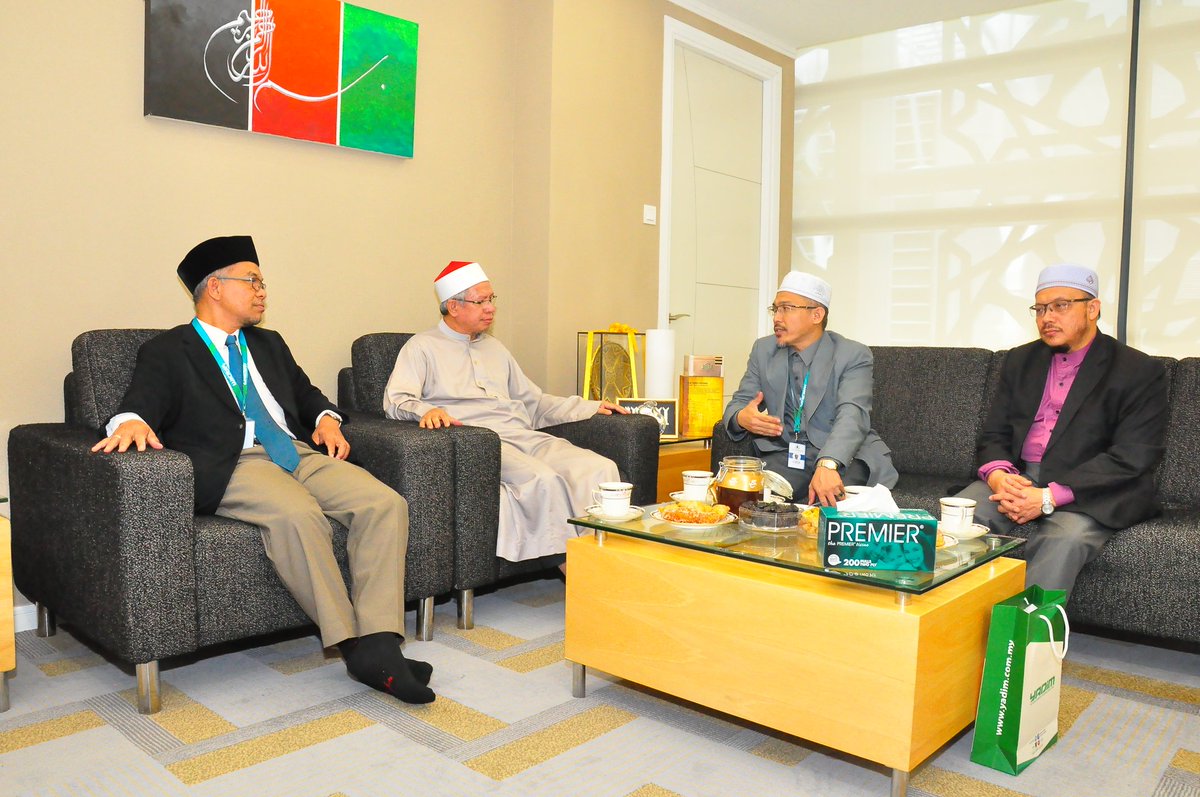Dr Zulkifli Mohamad Al Bakri Ø¯Ø± ØªÙÛÛØªØ± Menerima Kunjungan Hormat Ydp Yadim Ustaz Nik Omar Bin Nik Abdul Aziz Dan Tydp Yadim Ustaz Zolkharnain Abidin Ke Pmwp Tahniah Saya Ucapkan Dan Selamat