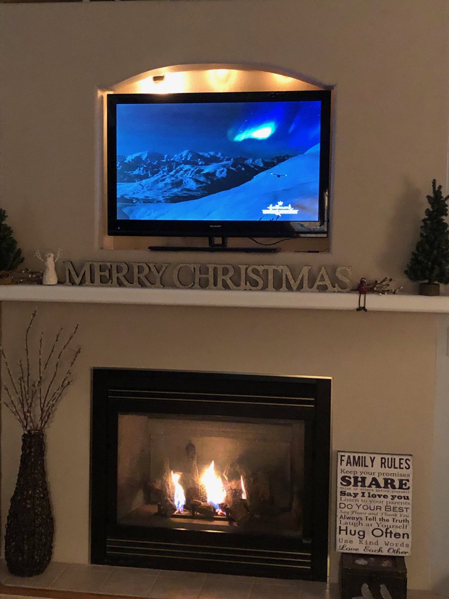 1Materpiscis's tweet photo. Thank you! @hallmarkchannel for another terrific season of #ChristmasMovies #trulymagical #notreadyforittobeover https://t.co/kz1A6zorpC