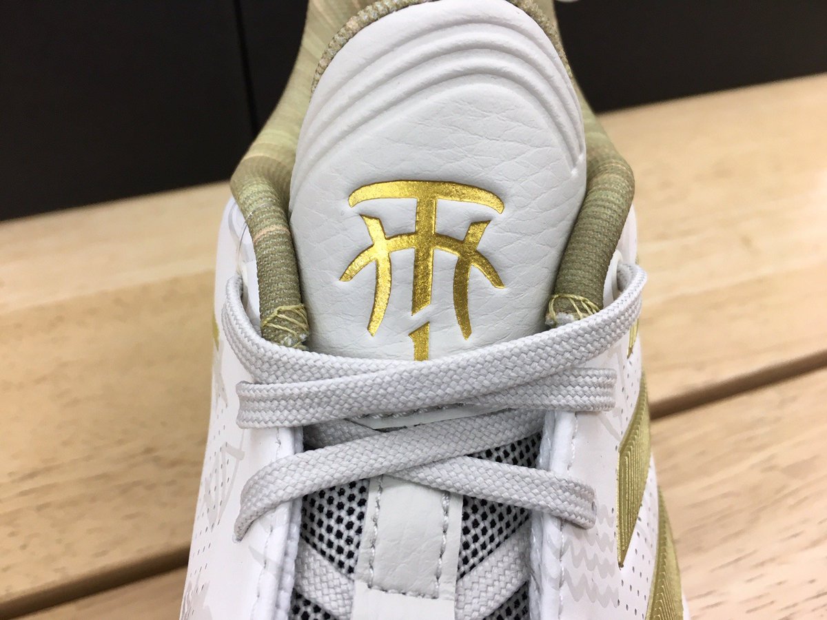 gallery2basket's tweet photo. 【新商品入荷】adidas TMAC Millennium(G27750)
#gallery2 #ギャラリー2 #ギャラ2 #バッシュ #バッシュ好き #basketball #adidas #adidasbasketball #adidasboost #tmac #adidastmac #tracymcgrady #mcgrady #トレイシーマグレディ #アディダス #nba #shinjuku #tokyo
https://t.co/BuBnmbSecR https://t.co/qO919paBeQ
