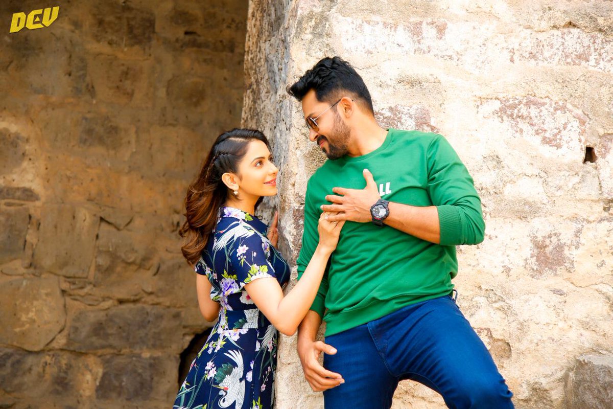UAEKARTHIFANS's tweet image. Brand New HD Stills From #Dev
@Karthi_Offl @Rakulpreet 
#DEVaudiofromDec29
@RajathDir @PrincePictures @RelianceEnt @Jharrisjayaraj 🎼 🎶 🎶 @rajsekarpandian