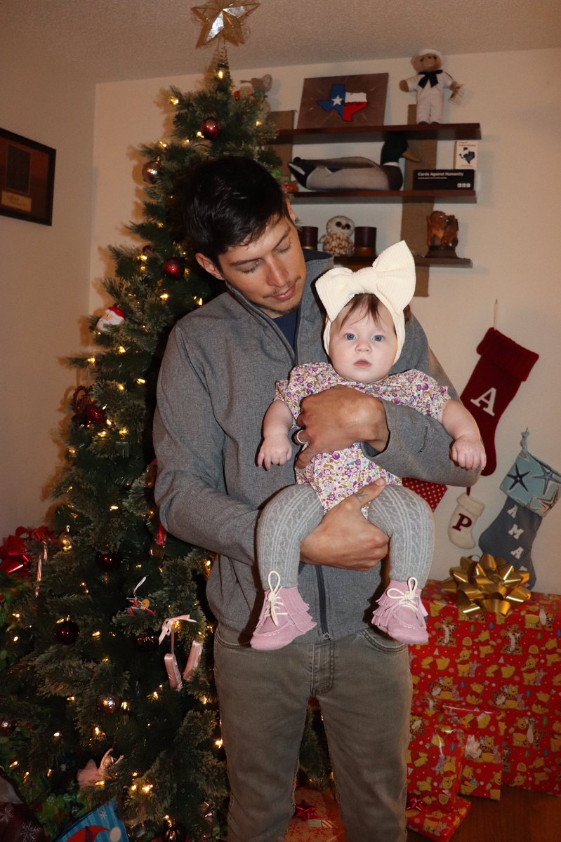 HeyItsDaryl_'s tweet photo. The way he looks at this baby girl makes my ovaries explode🥰🥰🥰 #gimmeallthebabies #bigfamily #getitgoin https://t.co/MFqNadW2oa